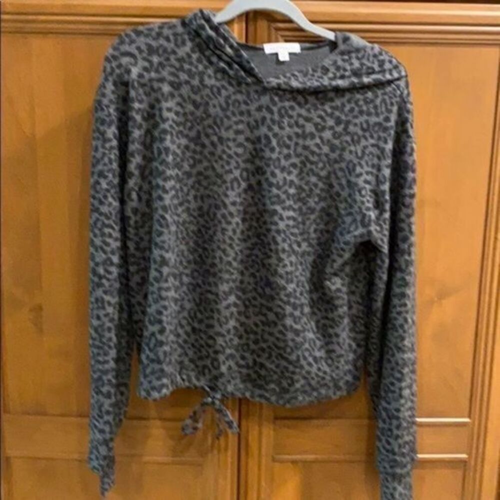 Nwot Socialite Pullover With Hood